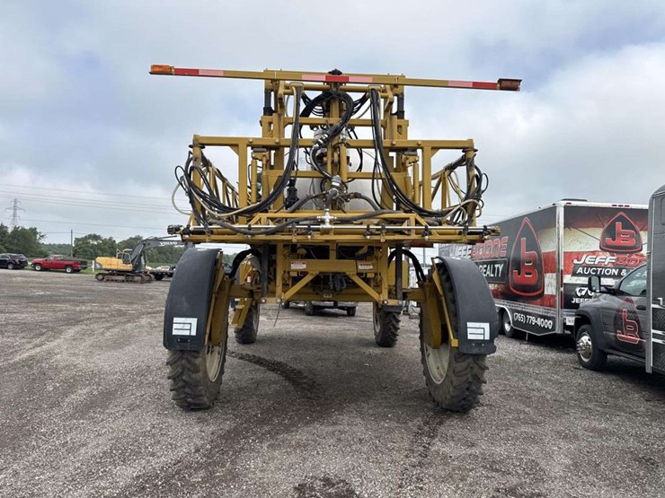 ag-chem-rogator-864-self-propelled-row-crop-spraye-image-3