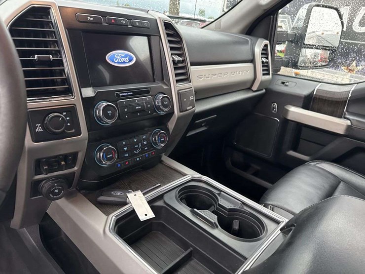 2021-ford-f250-lariat-image-16