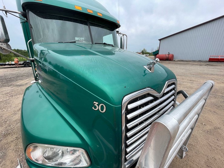 #114-•-2011-mack-semi-tractor-(has-wi-title)-(denmark,-wi)-image-57
