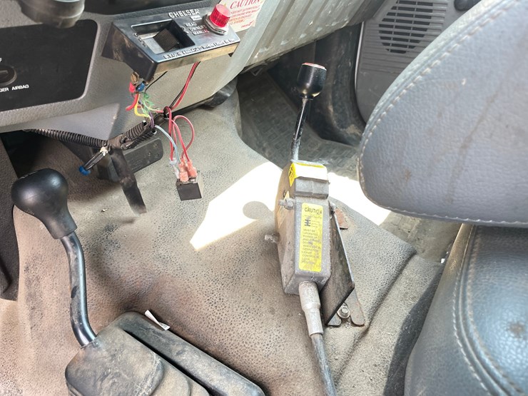 2013-ford-f550-image-35