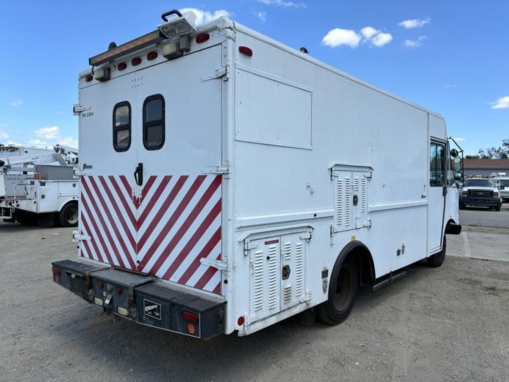 2002-workhorse-p42-image-3
