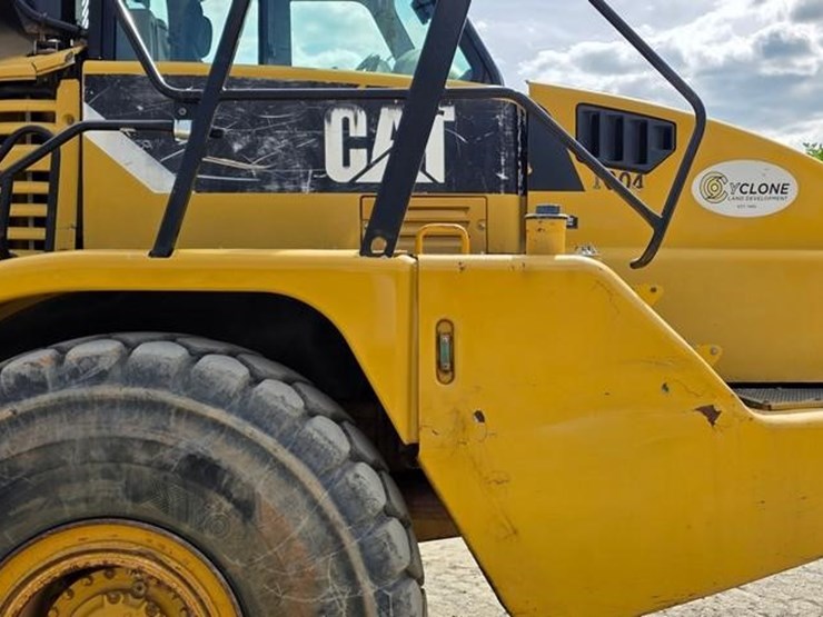 2011-caterpillar-740-image-41