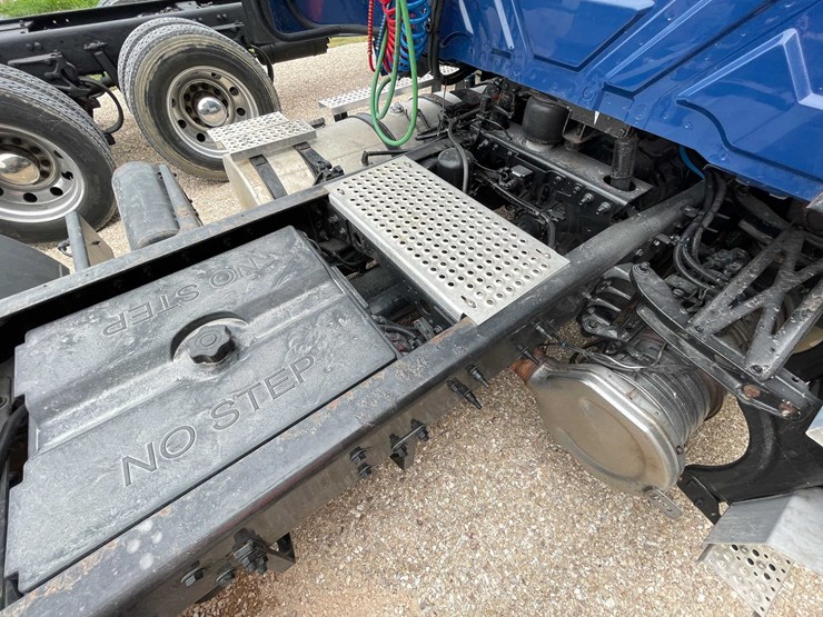 #108-•-2020-international-semi-tractor-(has-wi-title)-(denmark,-wi)-image-32
