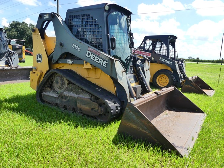 deere-317g-image-2