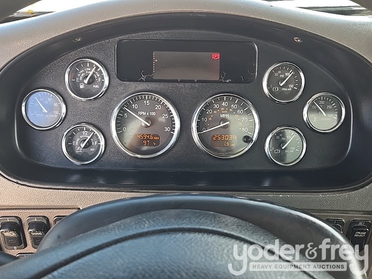 2012-peterbilt-348-image-93