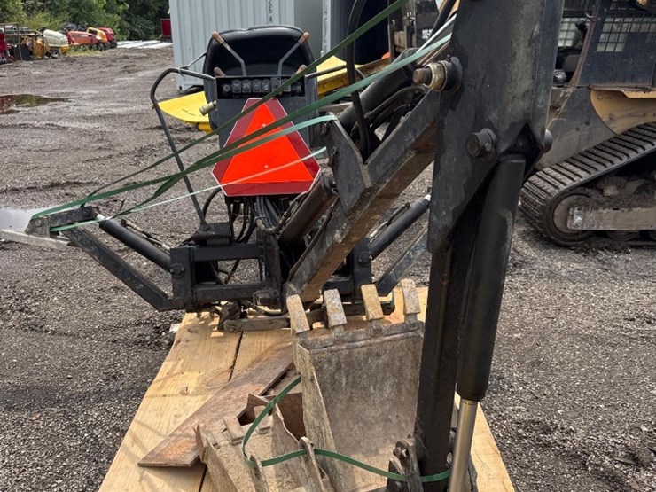 kelly-co-3-point-hydraulic-backhoe-attachment-w-3-buckets-model-b-10-image-2