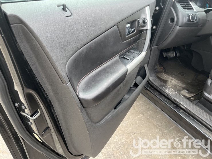 2013-ford-edge-image-15