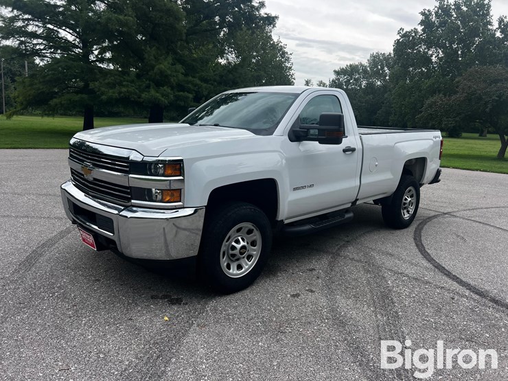 2016-chevrolet-3500-image-1