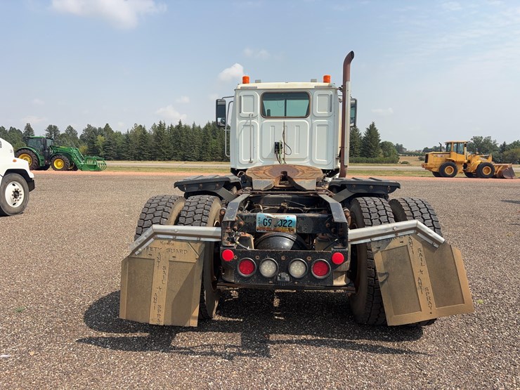 2015-western-star-w4700-semi-image-6