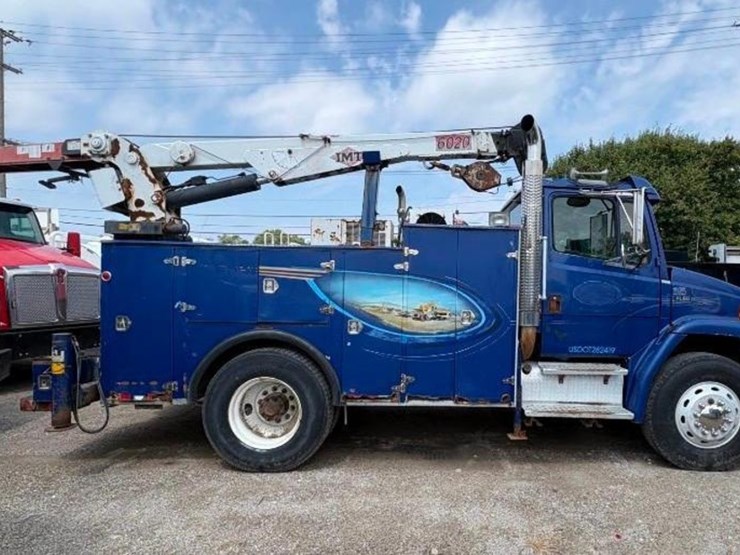 2002-freightliner-fl80-image-1