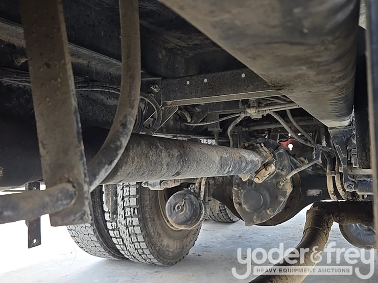 2018-peterbilt-348-image-32