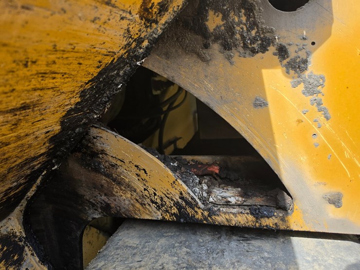 caterpillar-ap-1055f-image-72