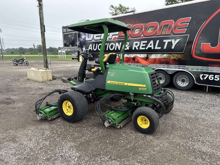 john-deere-8700-image-2