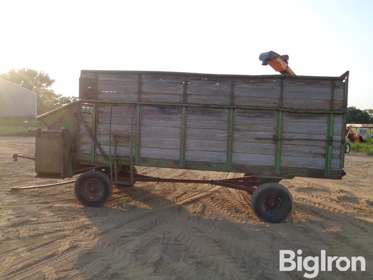 john-deere-chuck-wagon-forage/-feeder-wagon-image-8