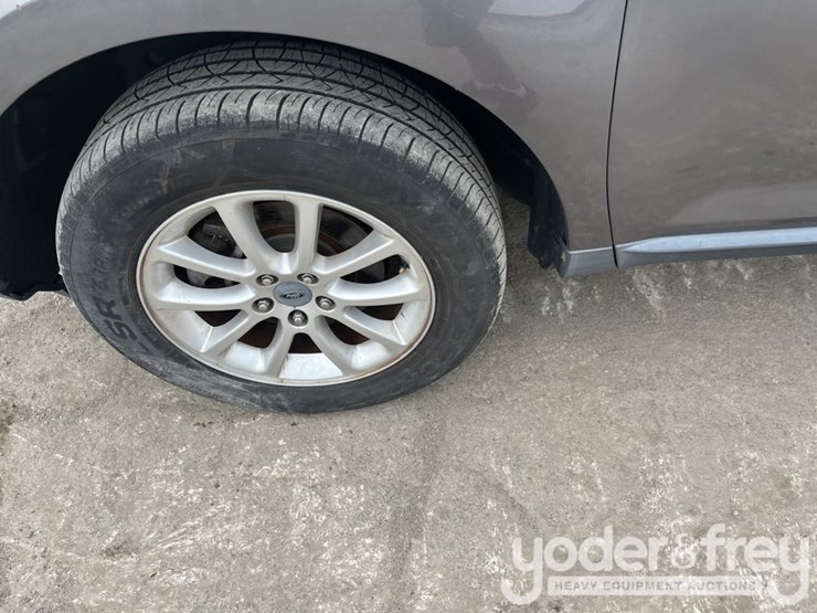 2010-ford-edge-image-11