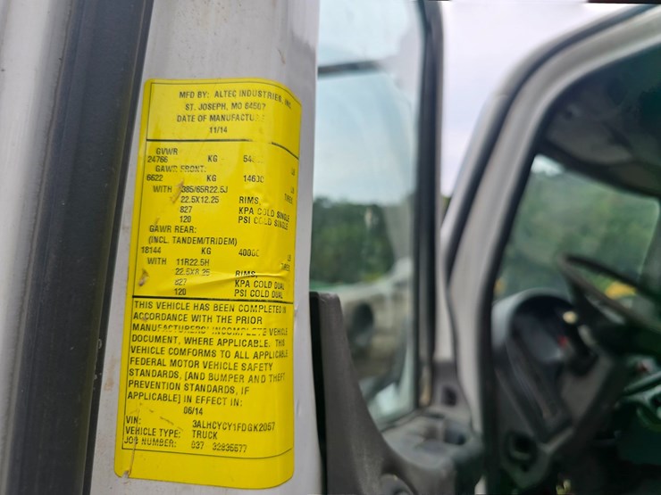 2006-freightliner-m2-106-image-39