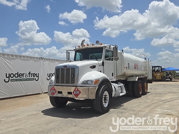 2014-peterbilt-348-image-1