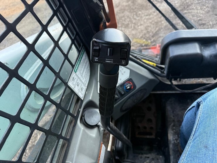 2017-bobcat-s590-image-24