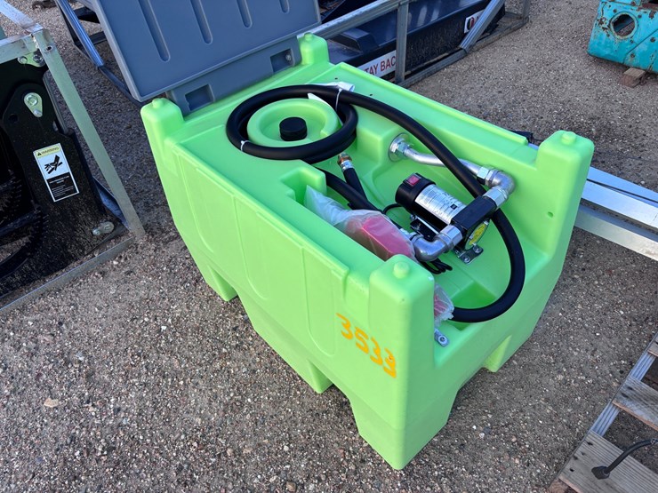 #3533-•-plastic-gas-tank-with-nozzle-and-pump-image-2