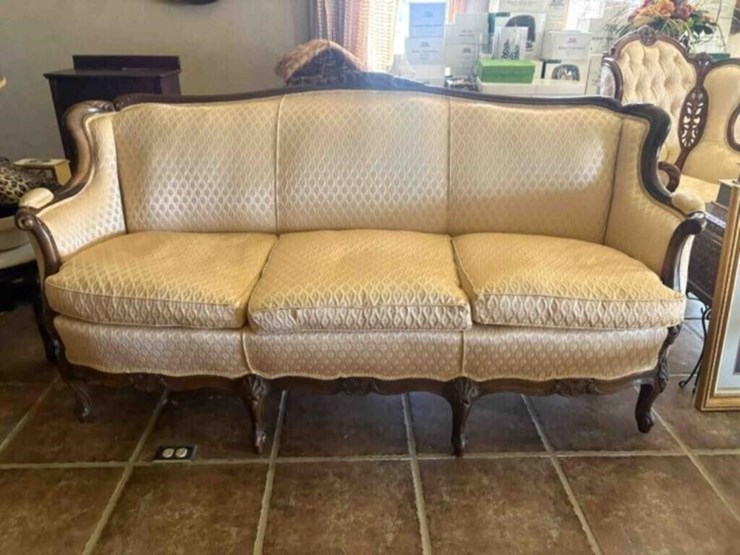vintage-sofa-image-2
