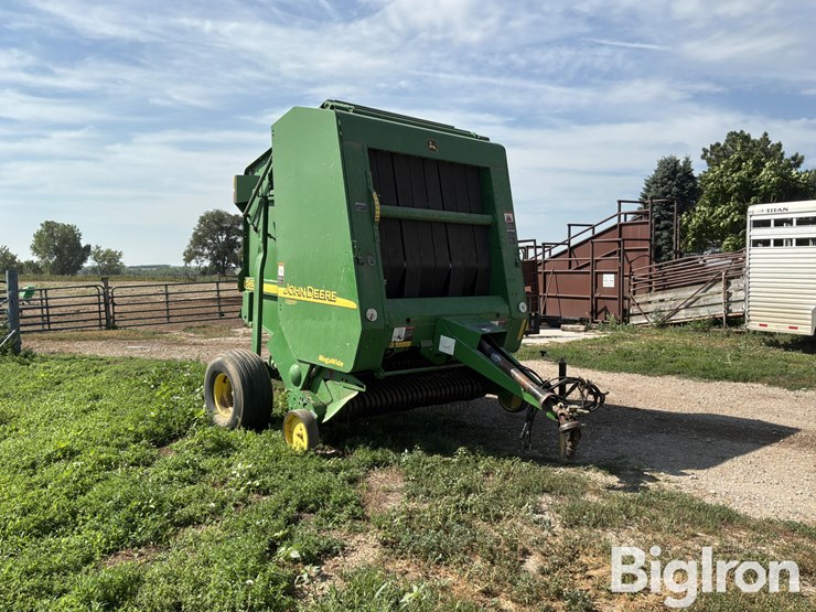 2001-john-deere-567-image-1