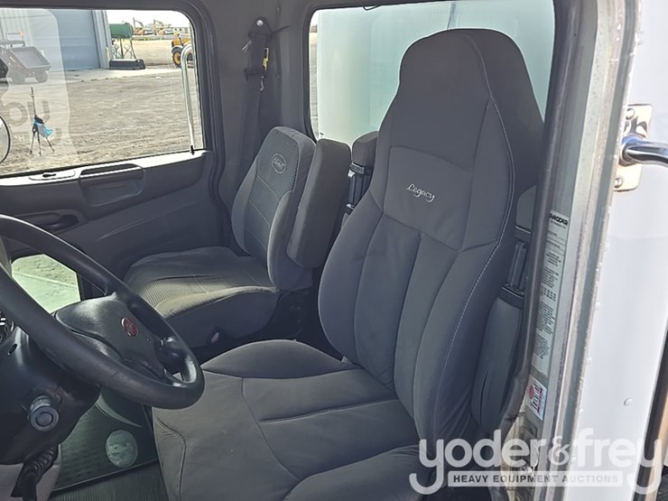 2012-peterbilt-348-image-80