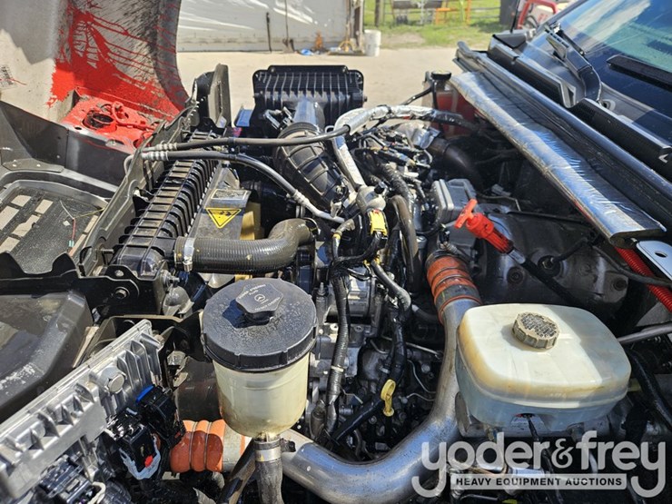 2021-chevrolet-silverado-5500hd-image-38