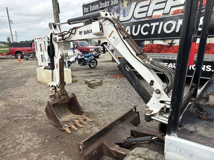 bobcat-325-image-15