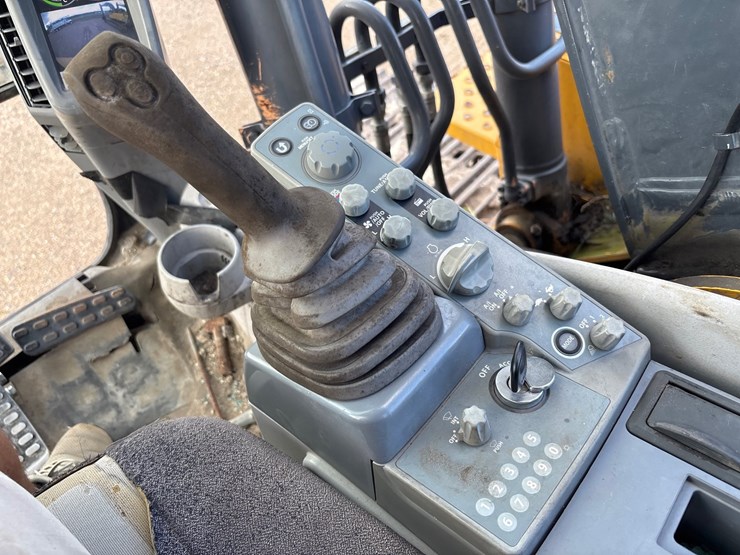 2022-deere-160g-lc-image-17