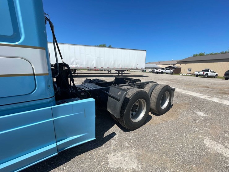 #111-•-2013-freightliner-semi-tractor-(has-wi-title)-(denmark,-wi)-image-11