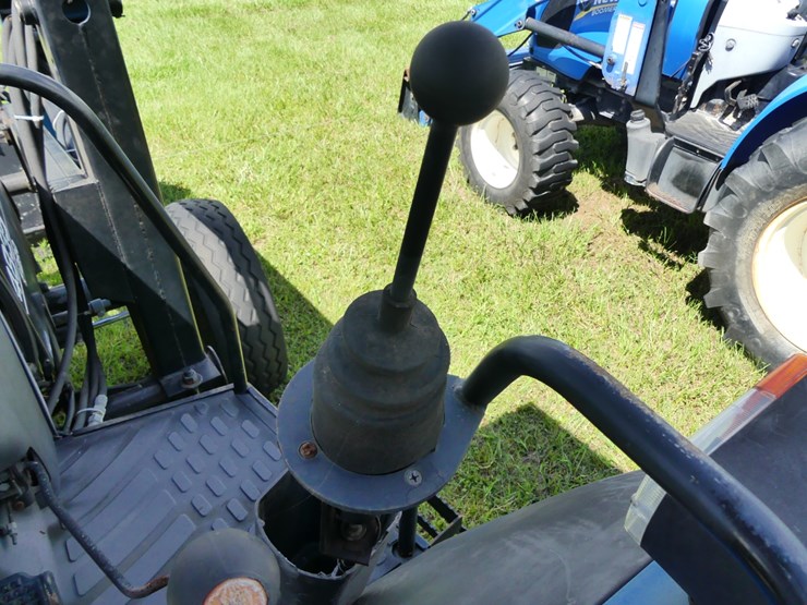 new-holland-4835-image-19