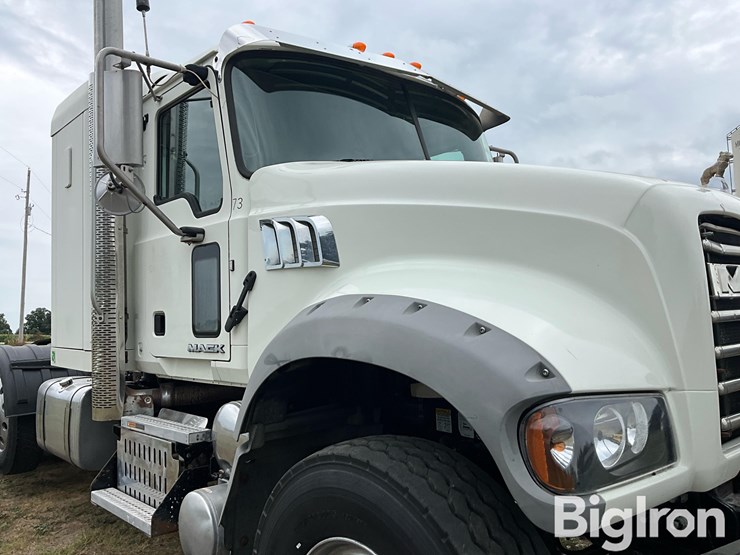 2015-mack-granite-gu713-image-10