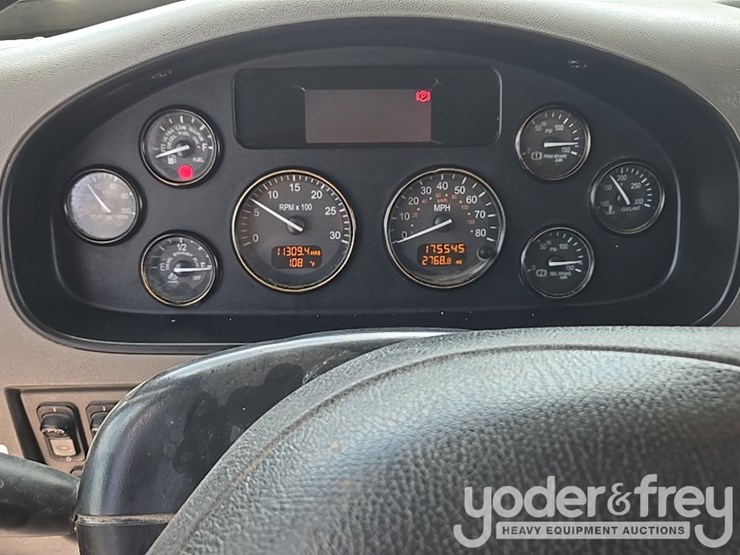 2018-peterbilt-348-image-76