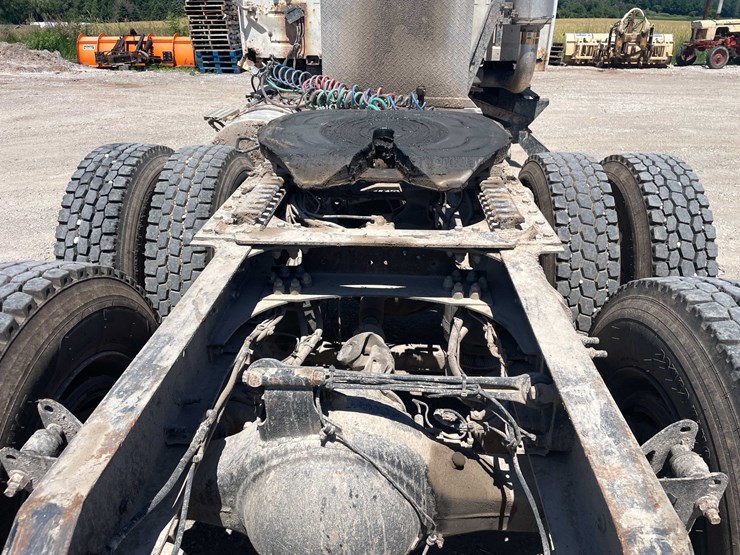 #120-•-2008-volvo-semi-tractor-(has-wi-title)-(whitelaw,-wi)-image-11
