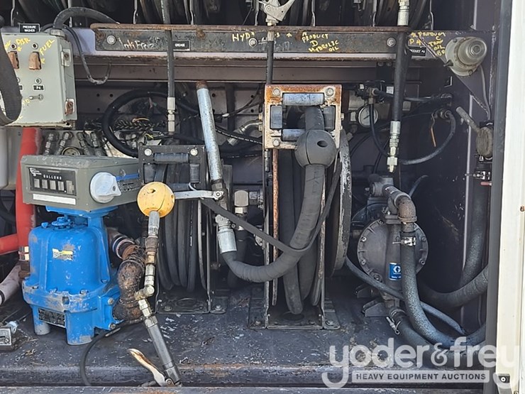 2012-peterbilt-348-image-48