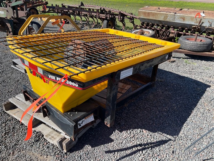 #637-•-snowex-vee-pro-3000-poly-hopper-(mason,-wi)-image-6