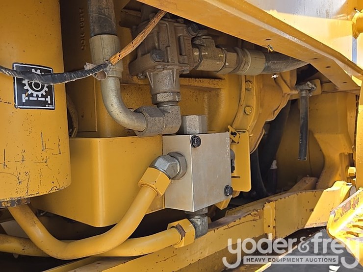 2016-caterpillar-140m3-awd-image-41