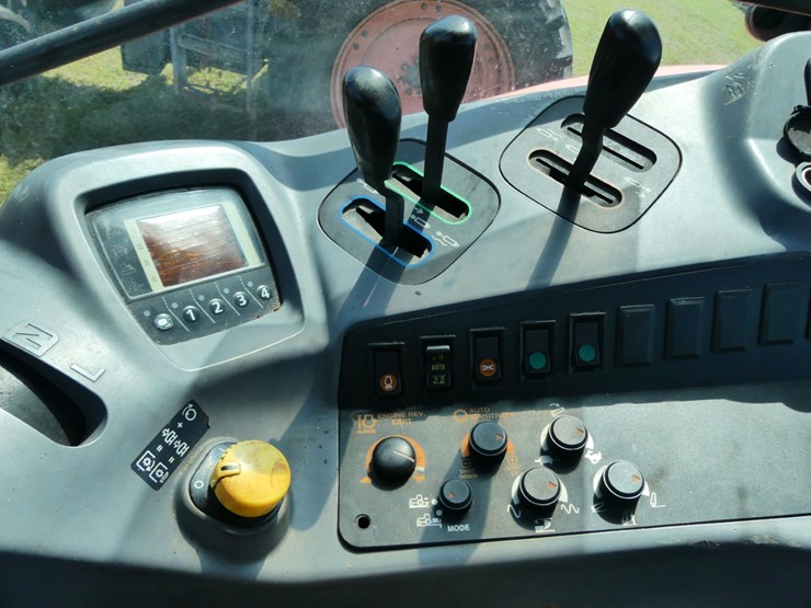 2015-kubota-m135gx-image-16