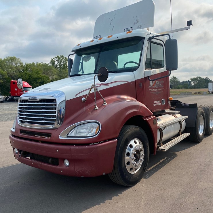 #119 • 2004 Freightliner Day Cab Semi Tractor (Has WI Title) (Eau Claire, WI)