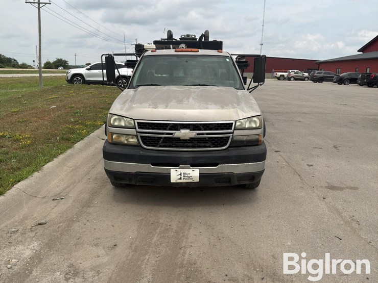2006-chevrolet-3500-image-2
