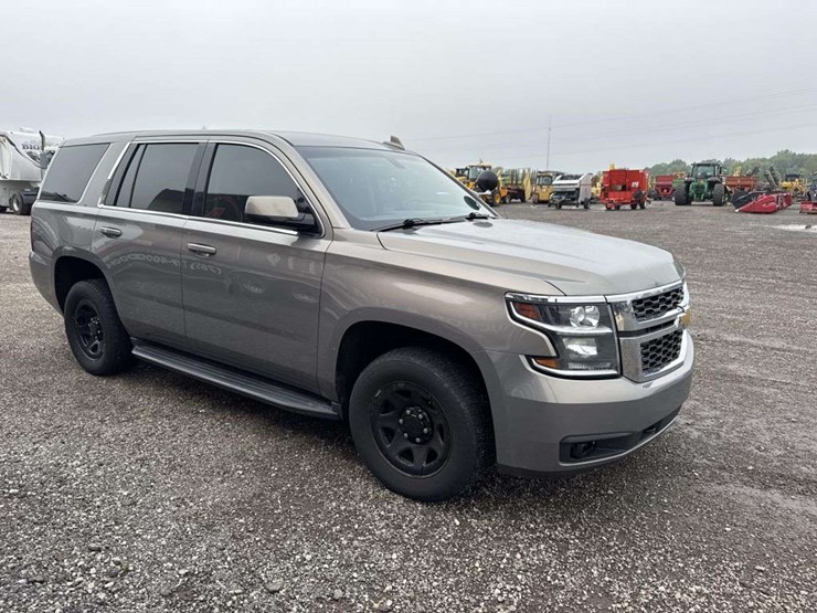 2017-chevrolet-tahoe-image-4