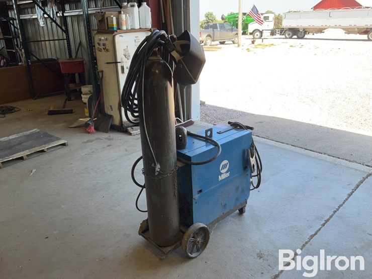 miller-millermatic-200-wire-welder-image-5