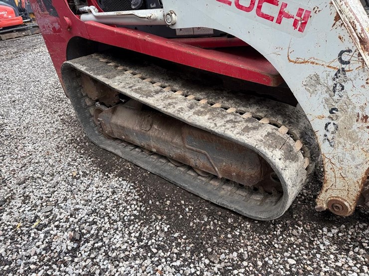 2011-takeuchi-tl240-image-13