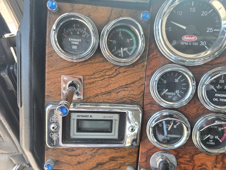 2000-peterbilt-379-image-80