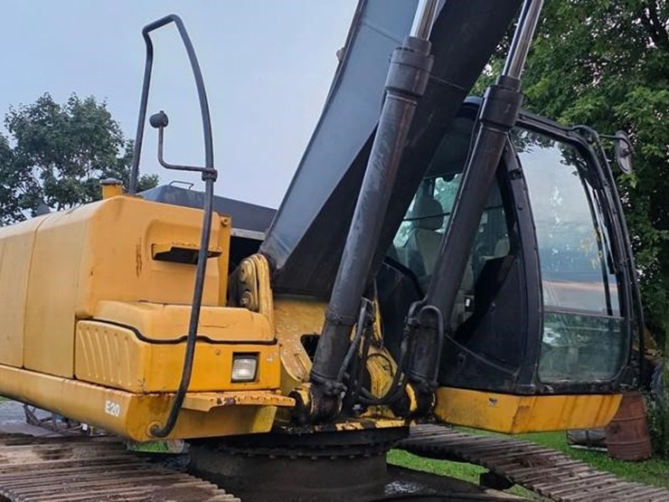 2011-deere-240d-lc-image-13