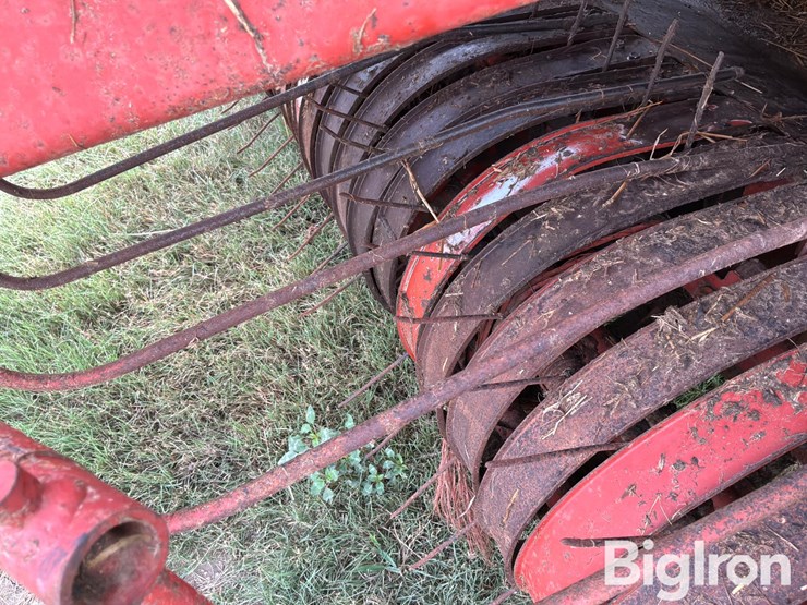 hesston-4800-image-17