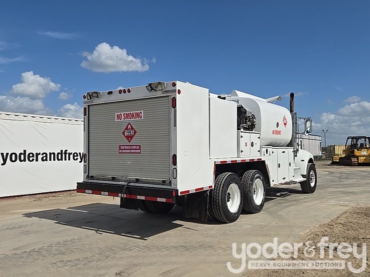 2012-peterbilt-348-image-5