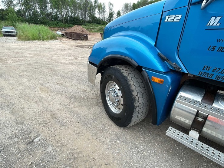 #141-•-2007-freightliner-cascadia-dump-truck-(has-wi-title)-(denmark,-wi)-image-8