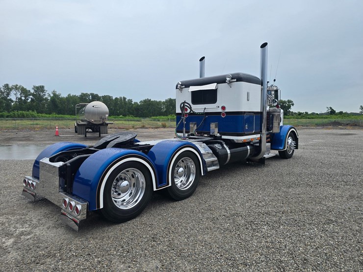 2000-peterbilt-379-image-17