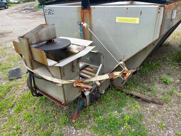 2018-godwin-v-box-slide-in-hydraulic-salt-spreader-image-6